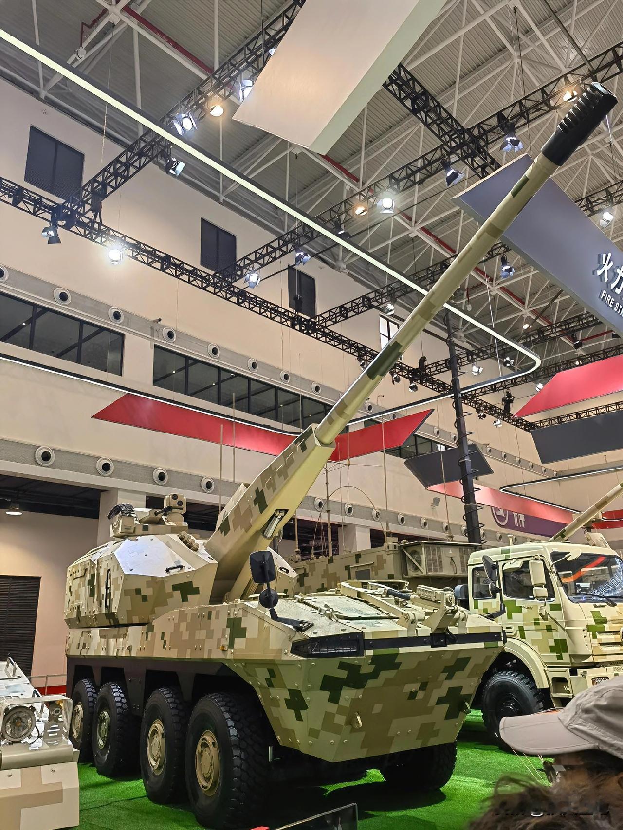 SH-16A是我国北方工业公司研制的外贸型8×8轮式155毫米自行加榴炮。无人遥