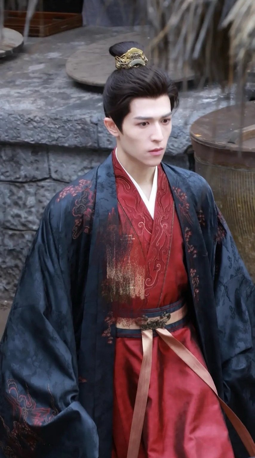 这剧组一个两个都瘦得不行脸都凹了