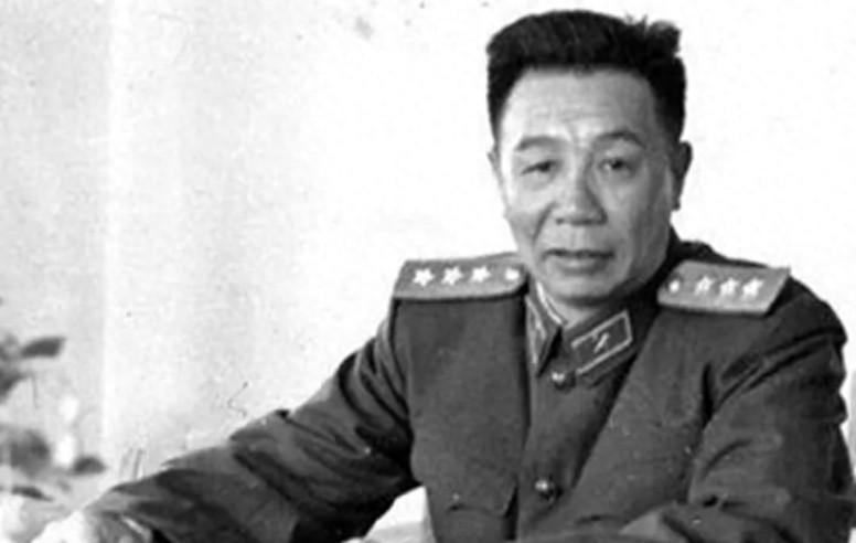 1958年毛主席深夜紧急召见陈士榘将军到中南海，究竟是什么重要事情需要商量？1