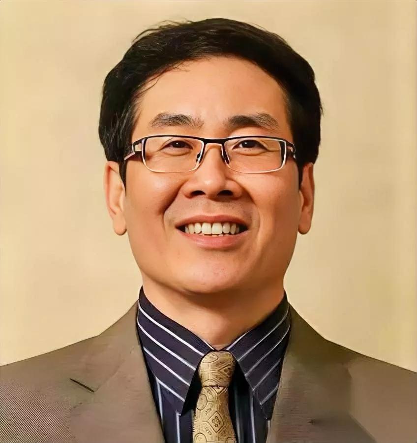 宗泽后这步棋,踩坑里了。刚推的娃小智还没焐热,宗馥莉居然又回娃哈哈了。