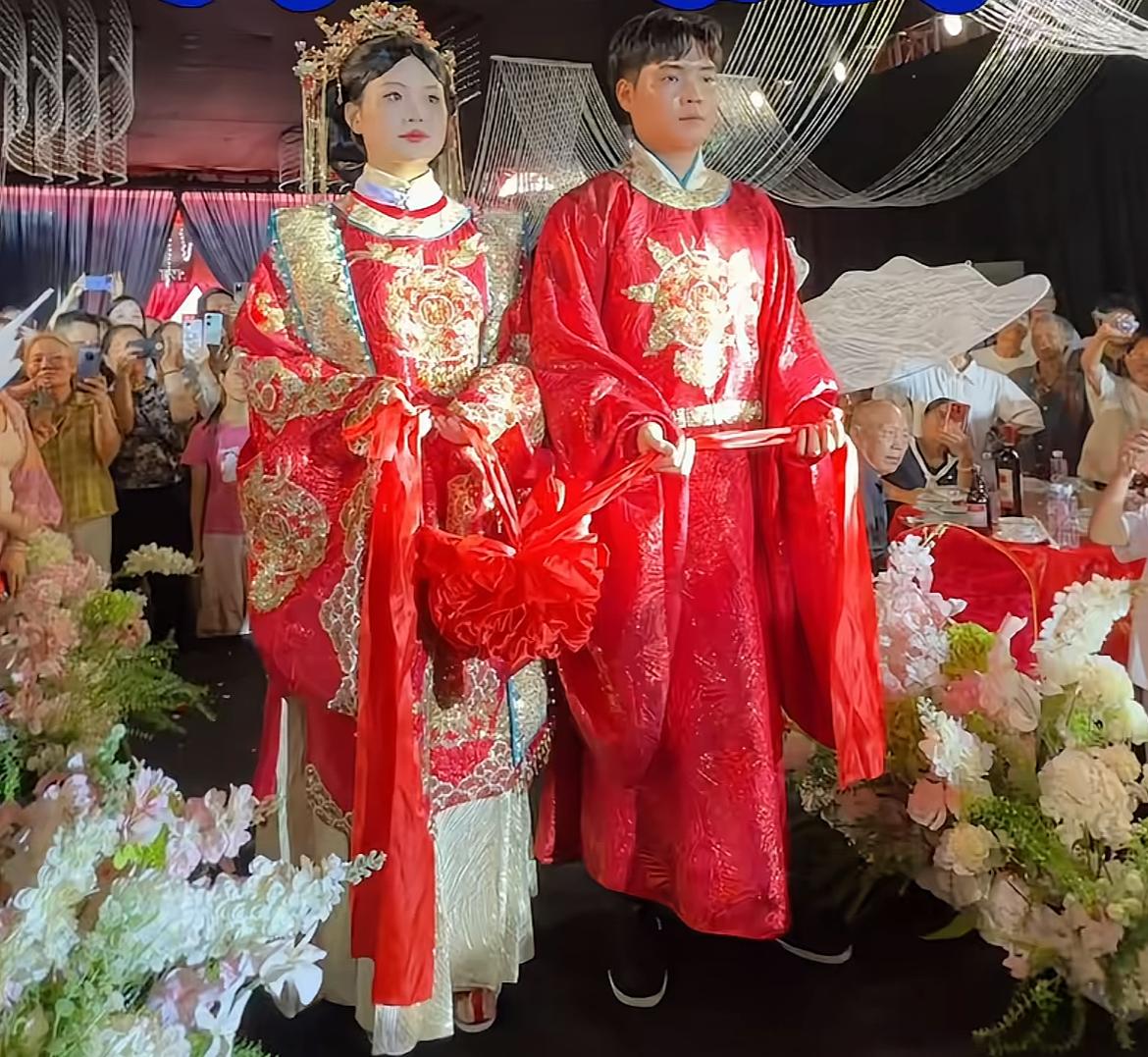 湖南邵东团山镇富豪尹虎庭儿子尹博武大婚，现场摆320桌酒席，欢歌艳舞太豪华，“长