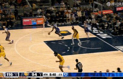 这一球，绝对是NBA历史上最有温度的传球！画面里湖人对阵步行者的第四节，比分11