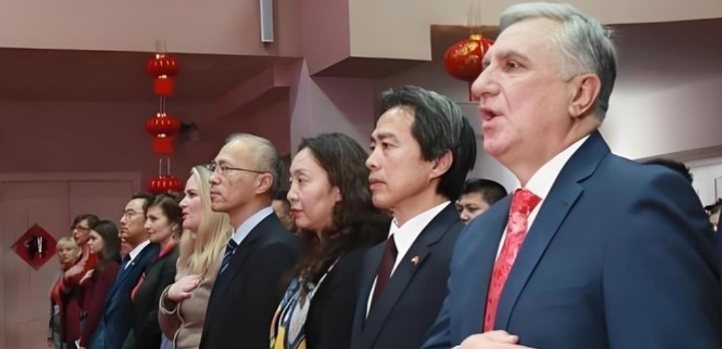 1991年，200名乌克兰专家来中国做出巨大贡献后，在采访中竟然嚎啕大哭。他们在