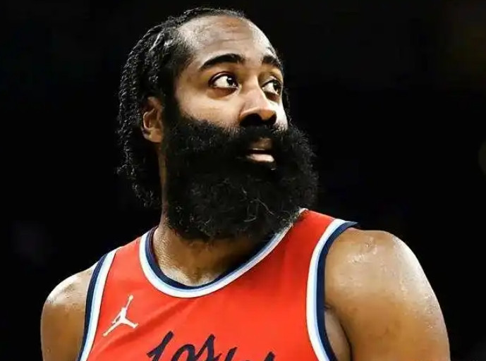 NBA现役最好的双能卫是哈登，没有之一有的人对双能卫有点误解，认为一号位得分能