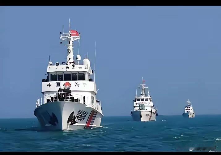 重磅！东方大国海警船对驶入台湾省的三艘外籍船只进行登船检查。这三艘外籍商船，