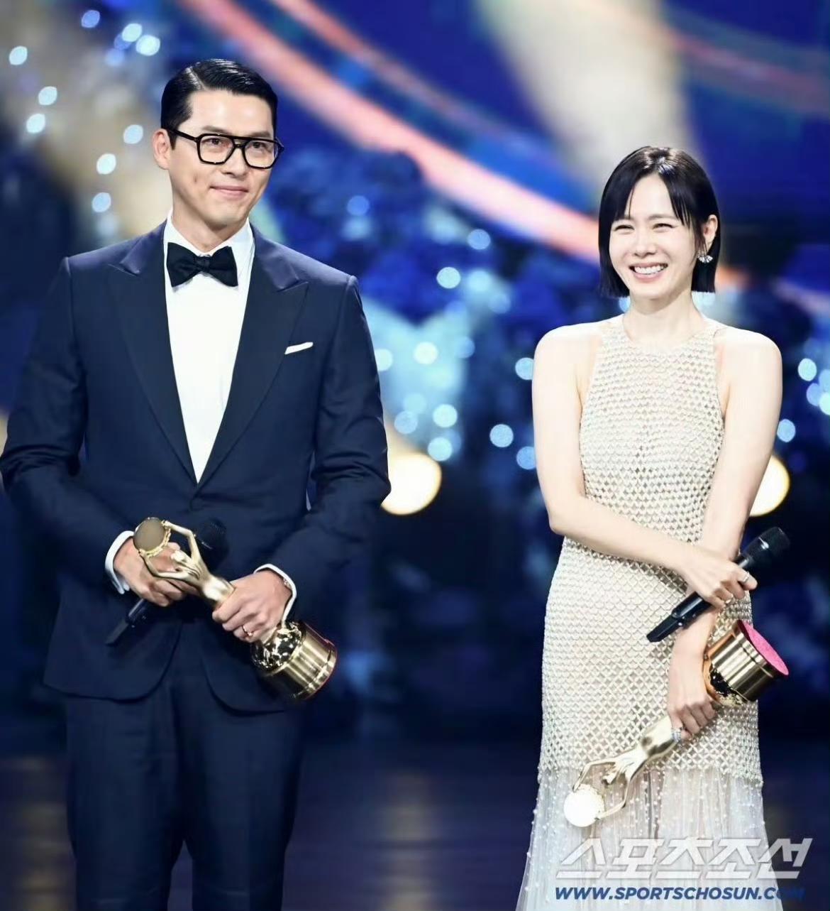 一个影帝，一个影后，玄彬孙艺珍夫妇今晚赢麻了！玄彬孙艺珍夫妇将青龙奖影帝影后