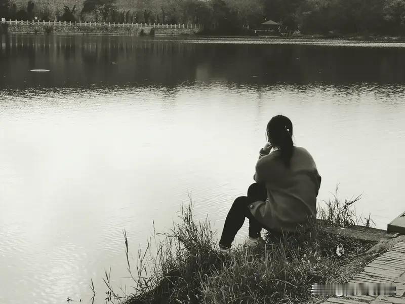 给自己一句话，你会说什么?给自己这句话：“家是心底最柔软的港湾，此刻的想念如潮