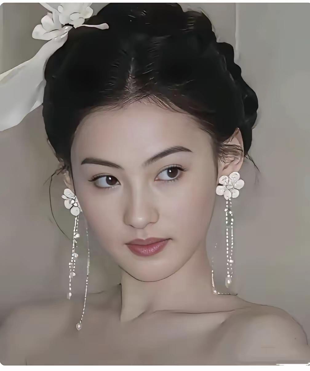 谢霆锋说：和王菲在一起，很松弛！我想，他俩当然是松弛的，没有婚姻法的束缚，所以