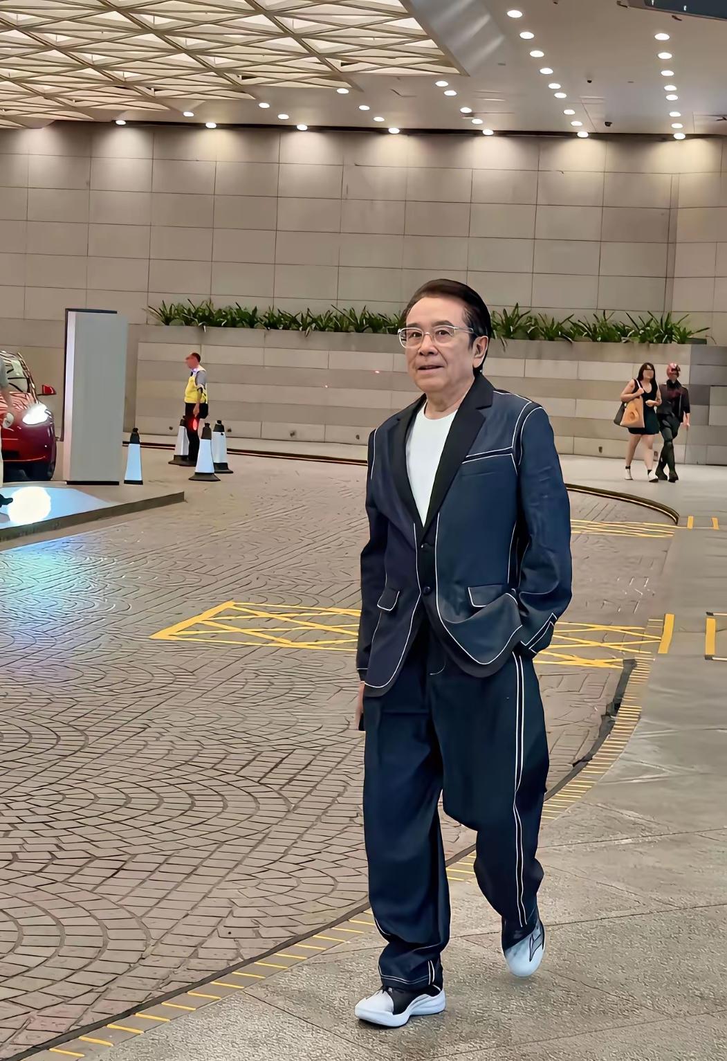 谁能想到，香港首位亚太影帝姜大卫如今快80岁了！年轻时邵氏顶流武打男神，自带江