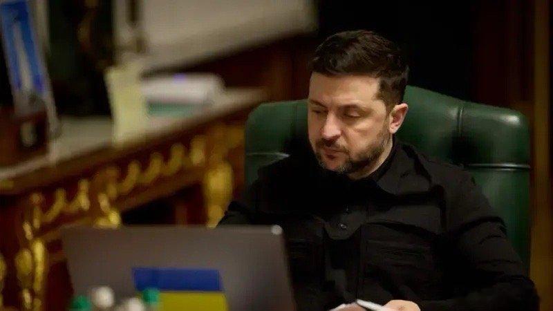 泽连斯基公开招募新型“战士”，承诺给予丰厚报酬！2月8日，乌克兰媒体透露，鉴于俄