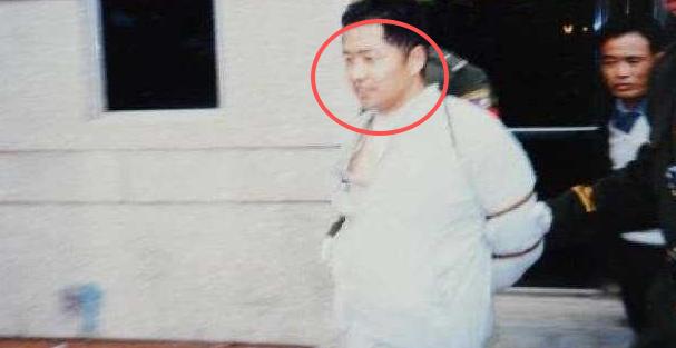 3年里杀了19个人，把尸体煮了喂猪喂狗，说别浪费。1998年4月的一
