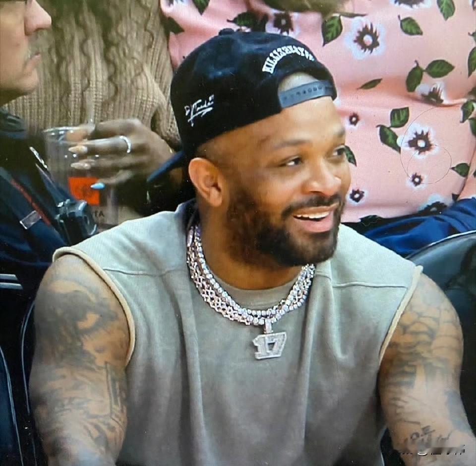 力挺哈登！塔克谈哈登：“哈登才是那个最应该递补进全明星的球员。”“我这样