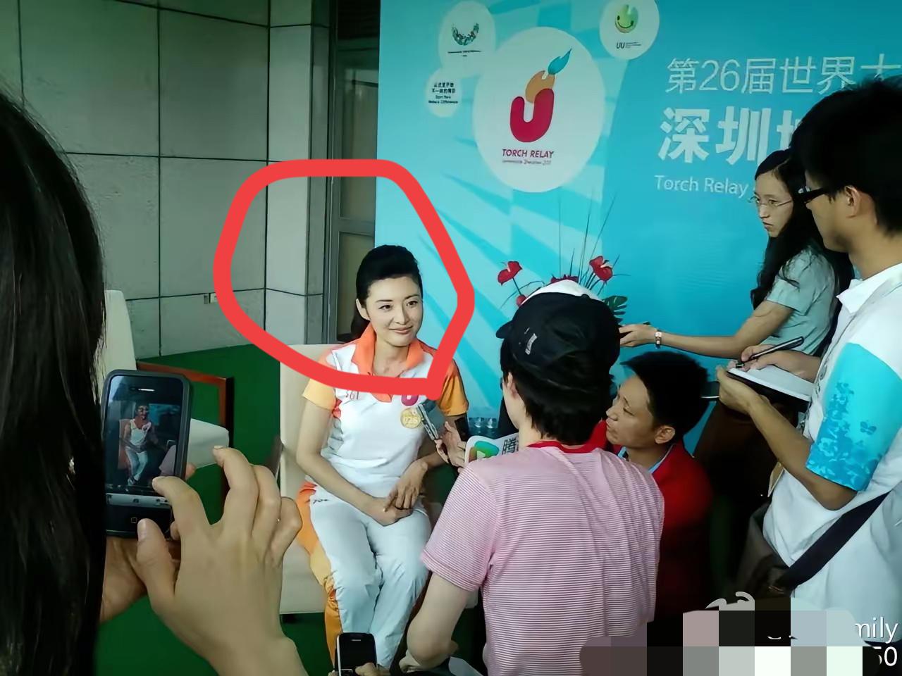 年轻时候的周涛非常有气质，绝对女神