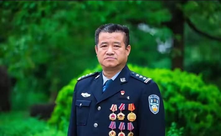 万万没想到！近40年警界英模、新余市公安局交警支队原二级高级警长郭峰主动投案！二