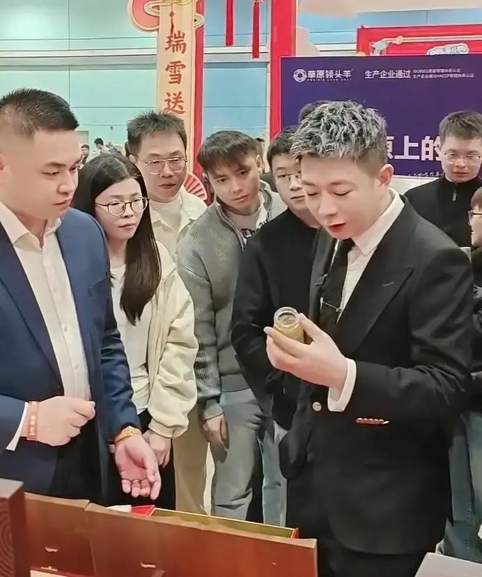 1亿粉丝白送？老婆开播他连吼三次昨晚初瑞雪第一次接手账号，辛巴突然连麦，一