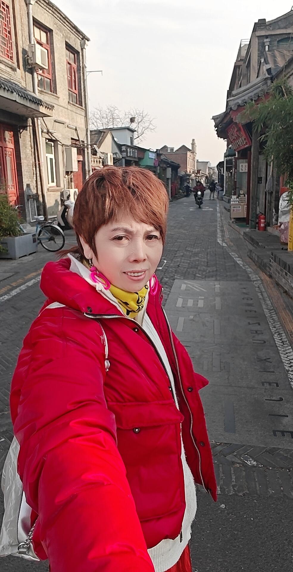 家人们，姐姐们，下午好！我是姗姗，今天bX出来说几句，给大家澄清几个事儿。