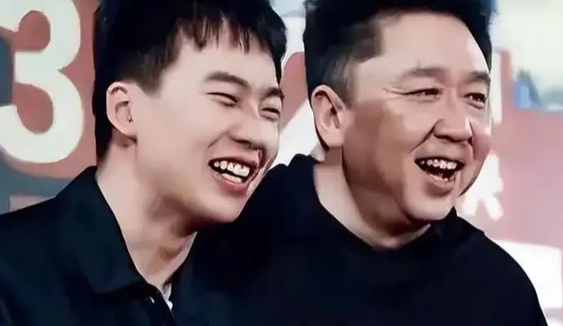 “老规矩真香”这话真不假！就说于谦50岁大寿那次，郭麒麟没转账没红包，就递了张手
