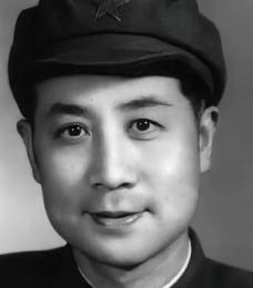 1946年，戴笠收到告密，军统局混有地下党。戴笠震怒，当看到被举报人的名字后，忍