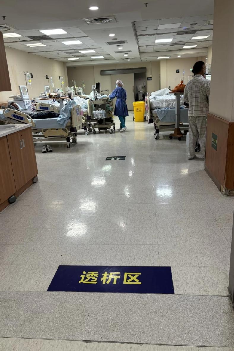 我表姐家的孩子，上个月没了，才16岁。表姐两口子一直在外面打工，孩子从小跟着