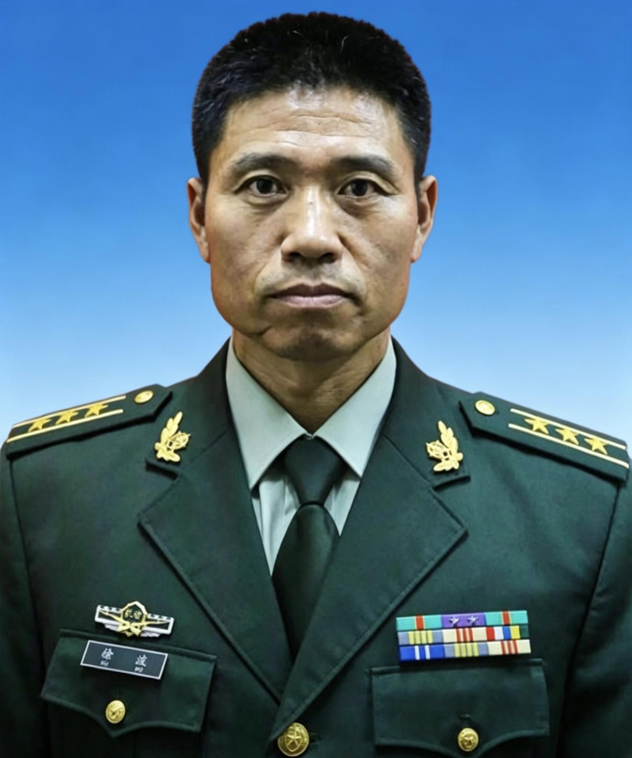 徐波，男，汉族，1975年12月出生于安徽宿州，中共党员，本科学历，中国人民武装