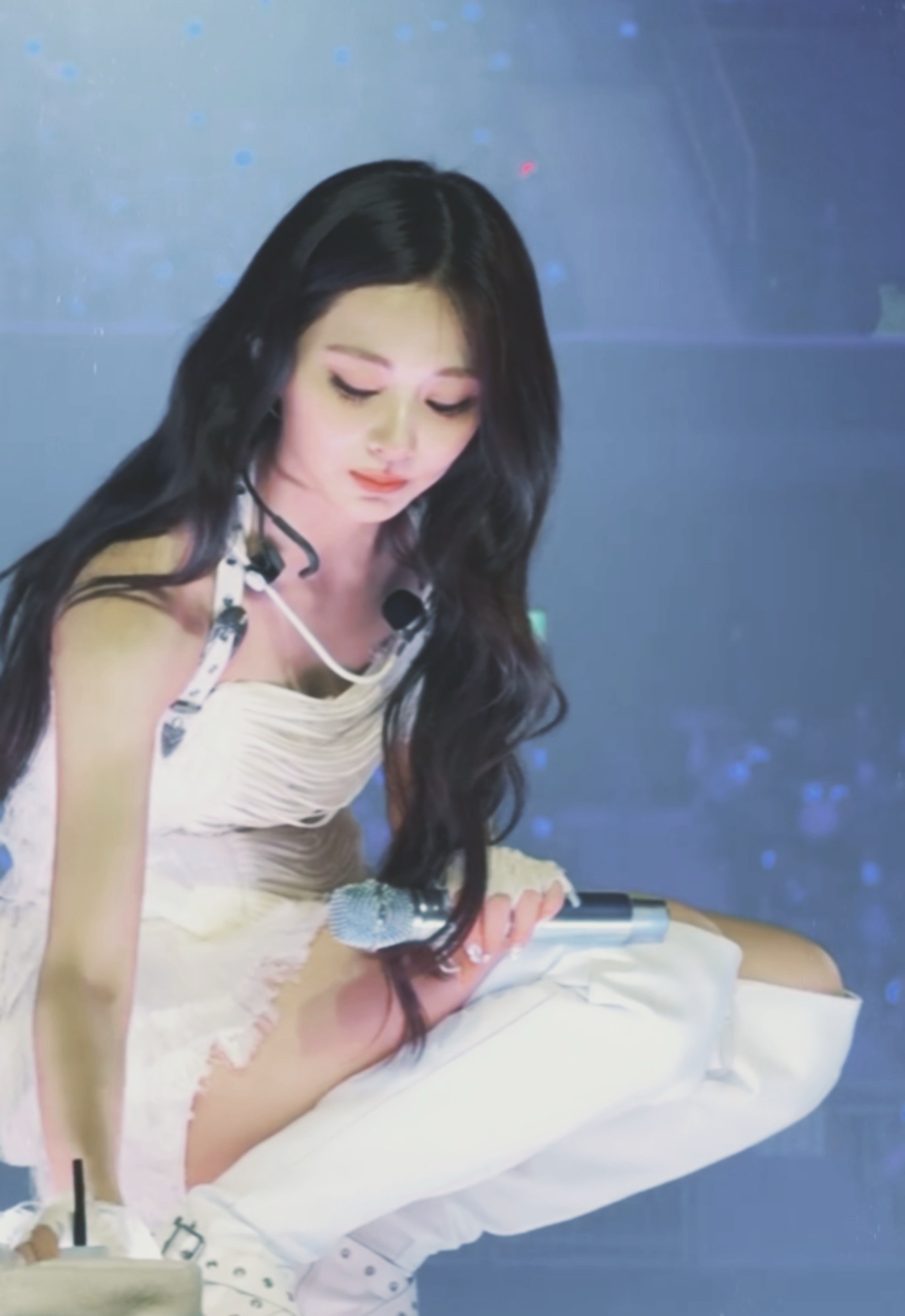 【投稿】女神垂眸的眼睛都快比我眼睛正常睁开要大了（周子瑜✨​​​