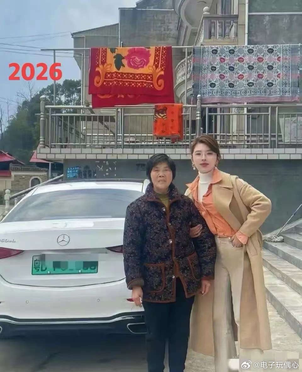 同样的两个，同一个地方，时隔六年。