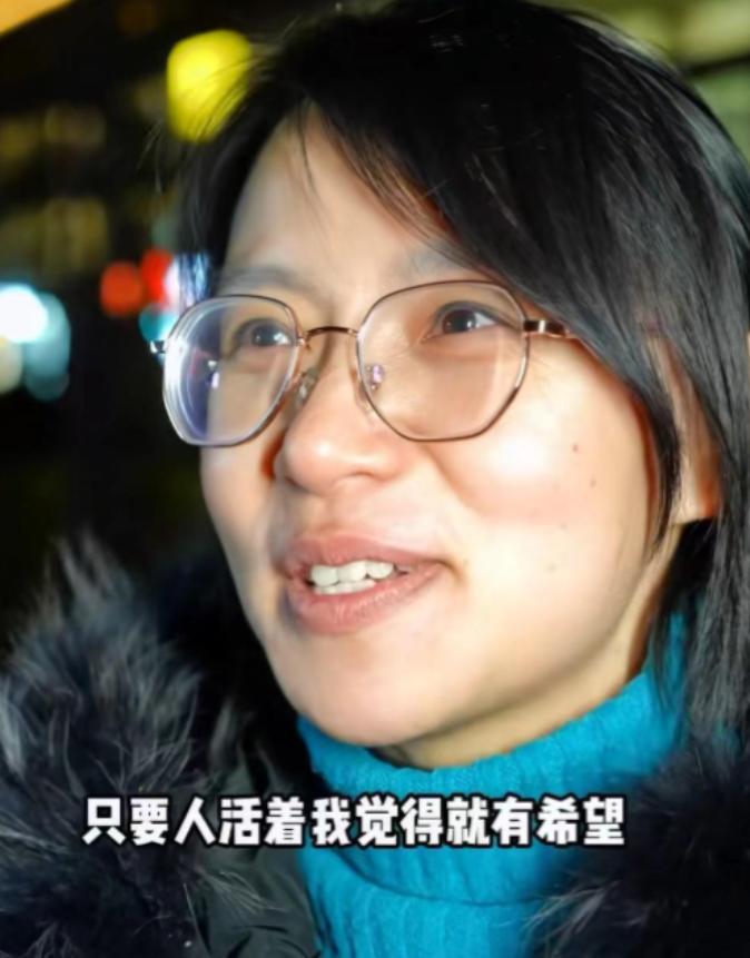 “再难也要活下去！”河南郑州，一男子生意失败，负债400万元，妻子凌晨4点，带1