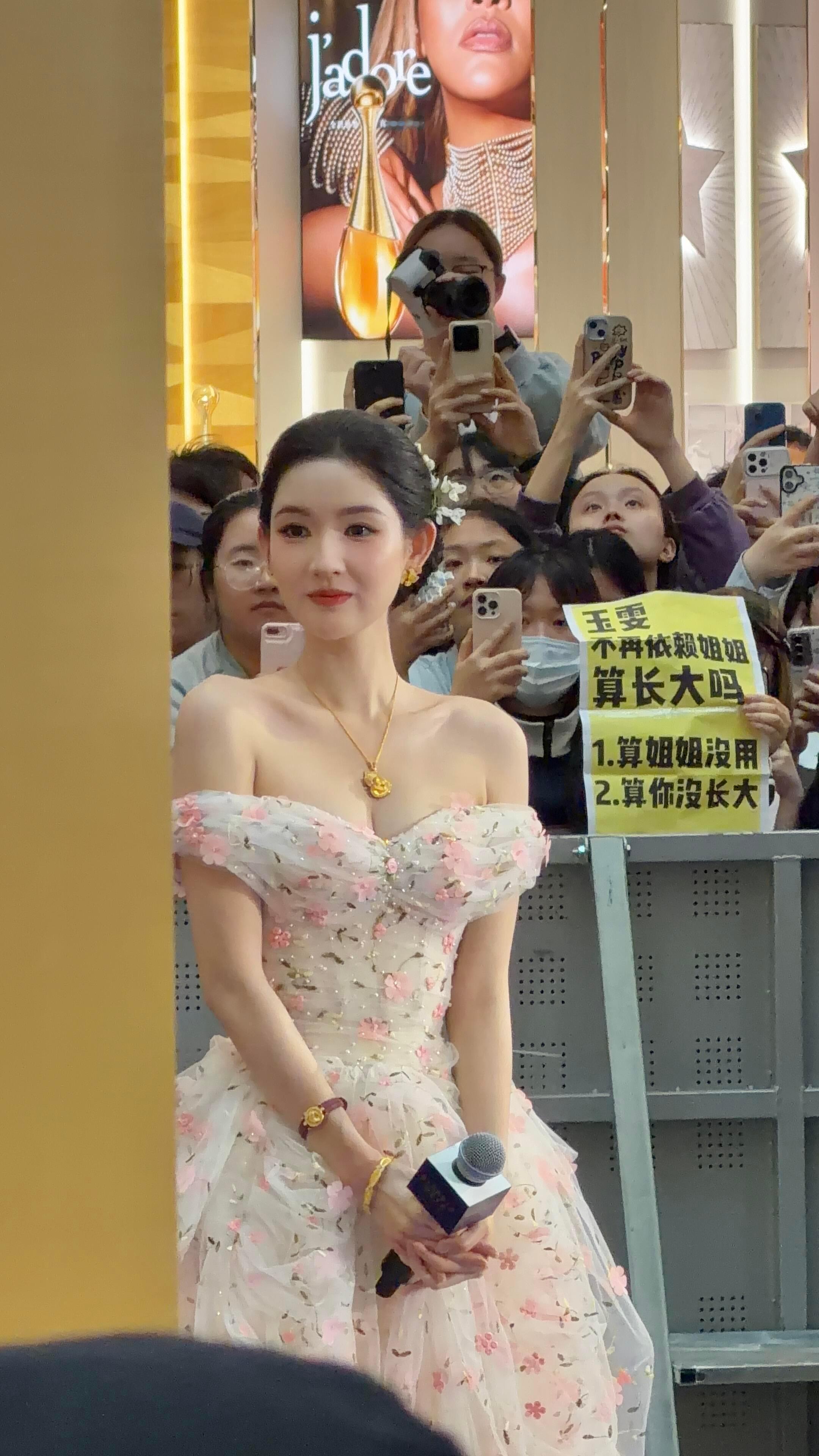 王玉雯生图美在皮肤五官长什么样在绝对的白皮前好像已经不重要了….