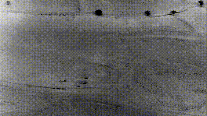 美军突然参战，发射100多枚精确制导导弹，对70多个目标打击：炸成渣了！12