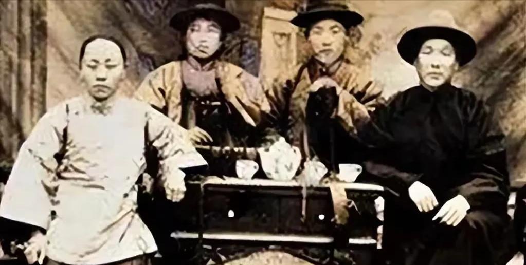 1833年山东大旱颗粒无收，眼看就会有人被饿死，地主牟墨林打开自家粮仓做生意，不