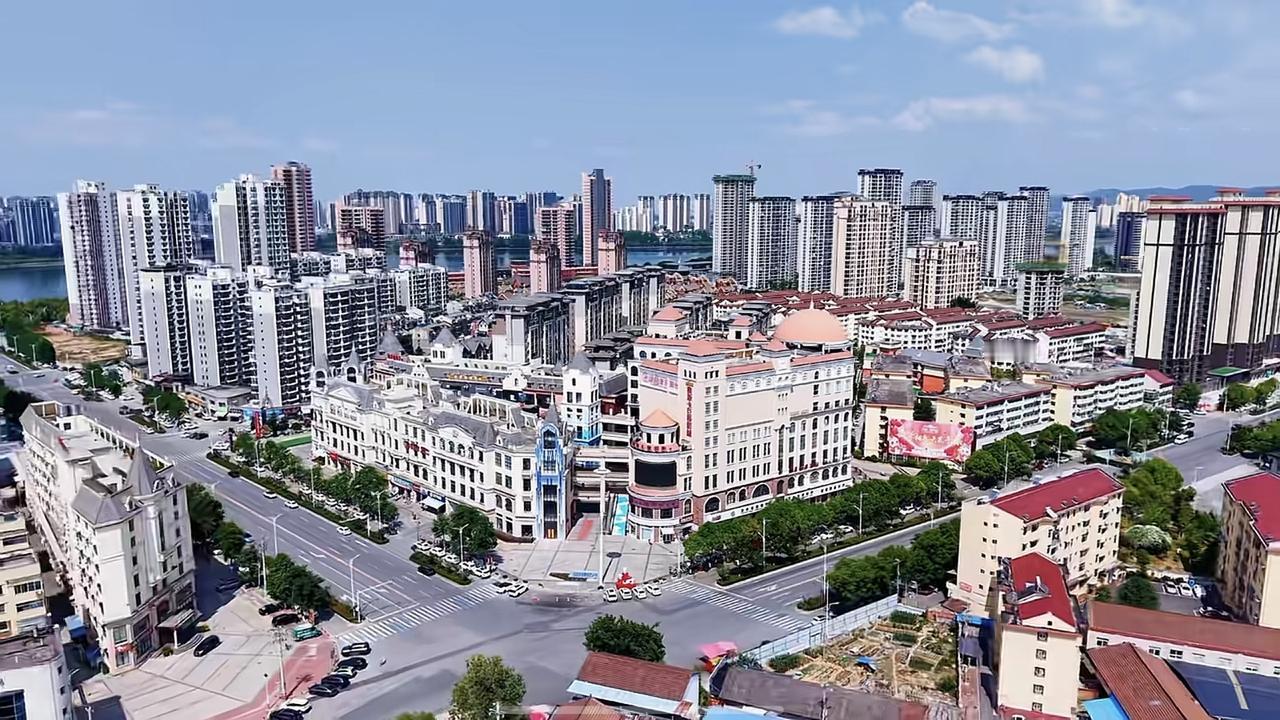 汉中大河坎镇的发展变化真大，以前只是一座小渔村，现如今已经发展的高楼林立，有一点