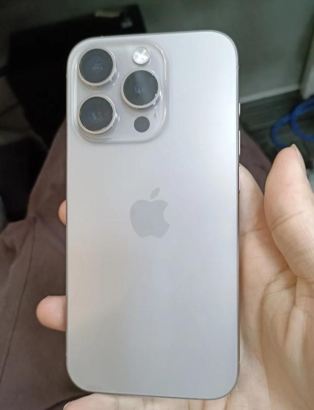 谁懂iPhone15Pro裸机的手感iPhone15Pro应该是近五年