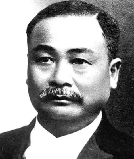 1912年，詹天佑月薪1000两银子，按现在的物价算大概是21万，养10个老婆绰