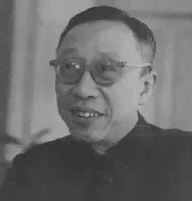 1960年，53岁的溥仪揣着一毛钱门票，站在故宫门口排队，曾经的紫禁城主人，如今