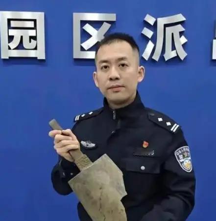 4月11日，一则重大发现被各大权威媒体报道：浙江湖州一对靠收废品维生的老夫妻，在