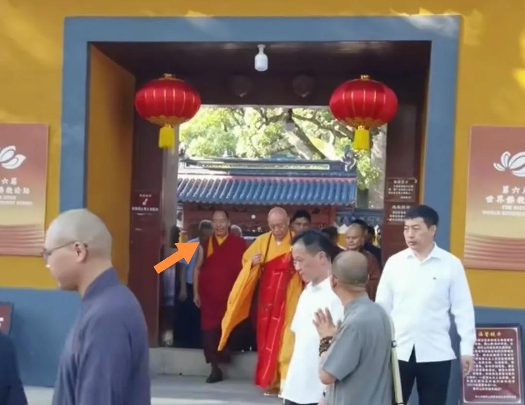 5月5日，十一世班禅走进普陀山，扎西德勒！