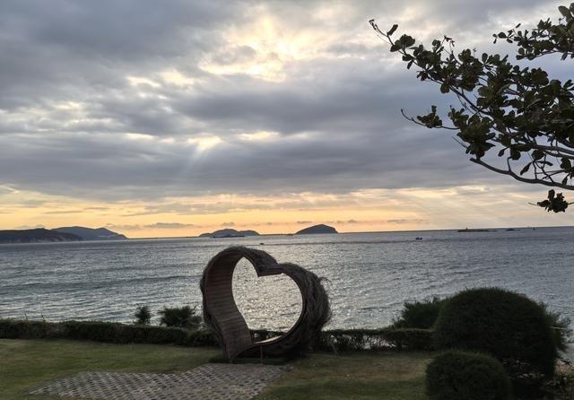 美国斩杀线，说白了，就是系统有意留下的一些漏洞，然后通过这些漏洞把你变成流浪汉。