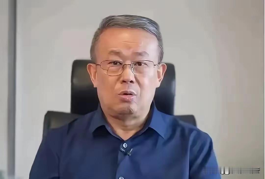 项立刚这回是真急了，说取消高考就是给那帮人开后门。​当年搞推荐制，北大清华里