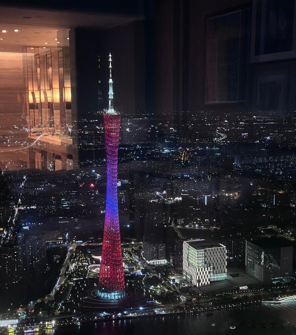 广东的问题在于：强的城市实在太强、弱的城市实在太弱。如果广东都有江苏城市那般发展