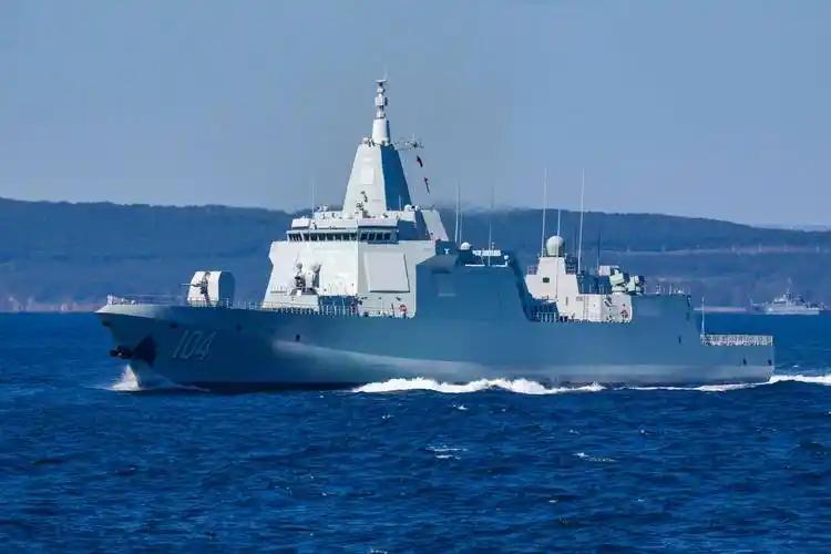 从恶劣程度来看，这次180万桶原油和油轮被抢事件，比1993年“银河号”事件严重