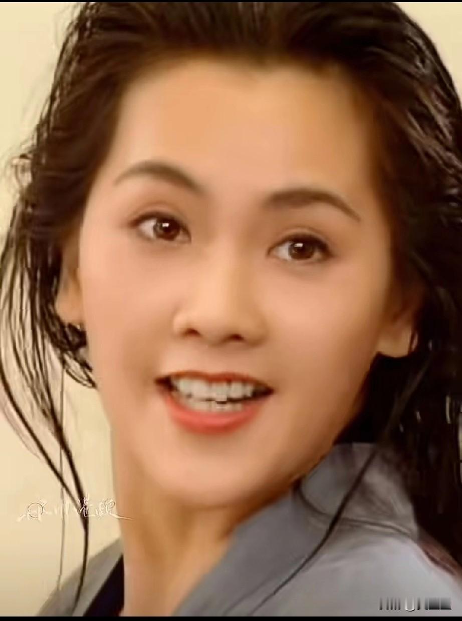 这个女人才是人生赢家老公李智康亿万富翁女儿李朗怡港大学霸，顶级名媛。你知道