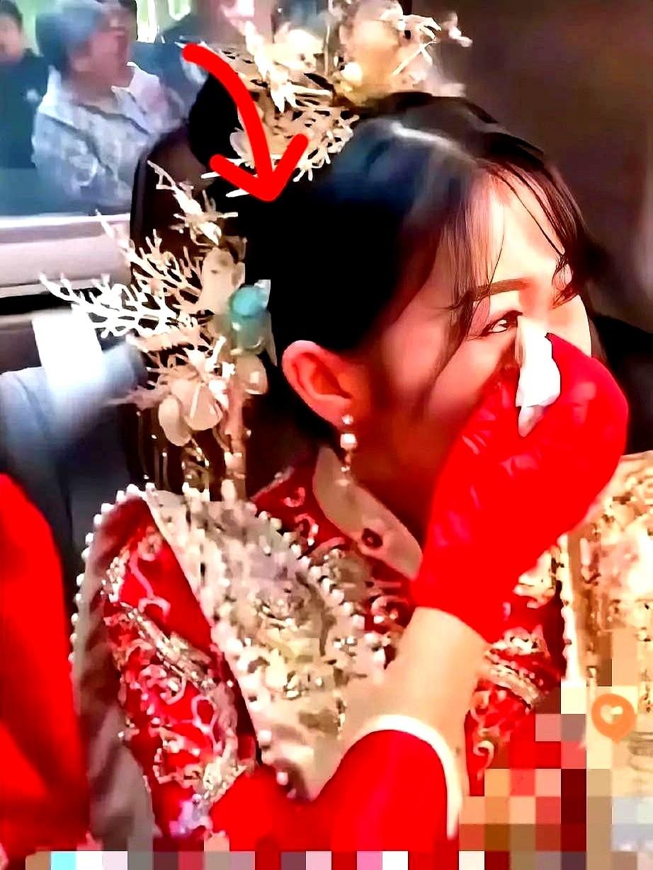 婚礼上，新娘提出要8万改口费，婆婆马上拿出8万说，你拿去，你不用叫妈，我承受不住