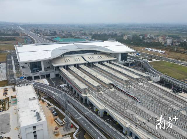 【#广东全国高铁第一大省实锤了#】#广州到湛江最快92分钟#今天，广东各地的火车