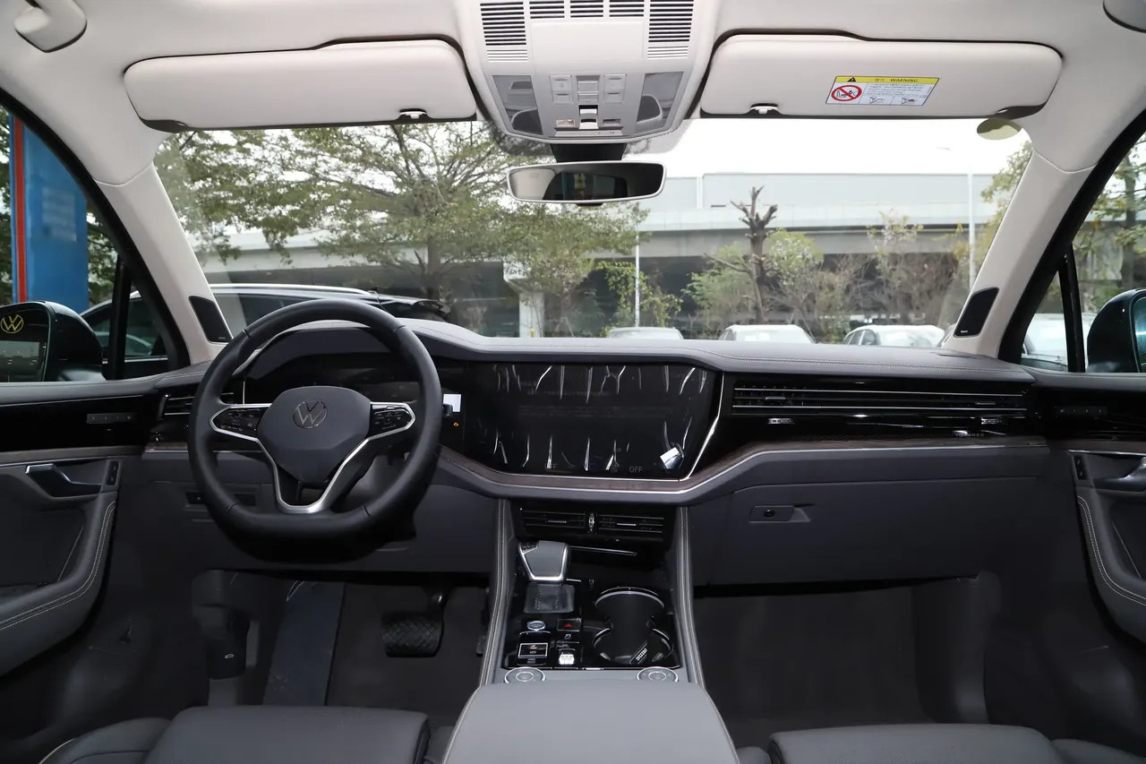 遇上70多万的大众车，你会高看一眼吗？近期，大众官宣新途锐正式上市官方售价75.