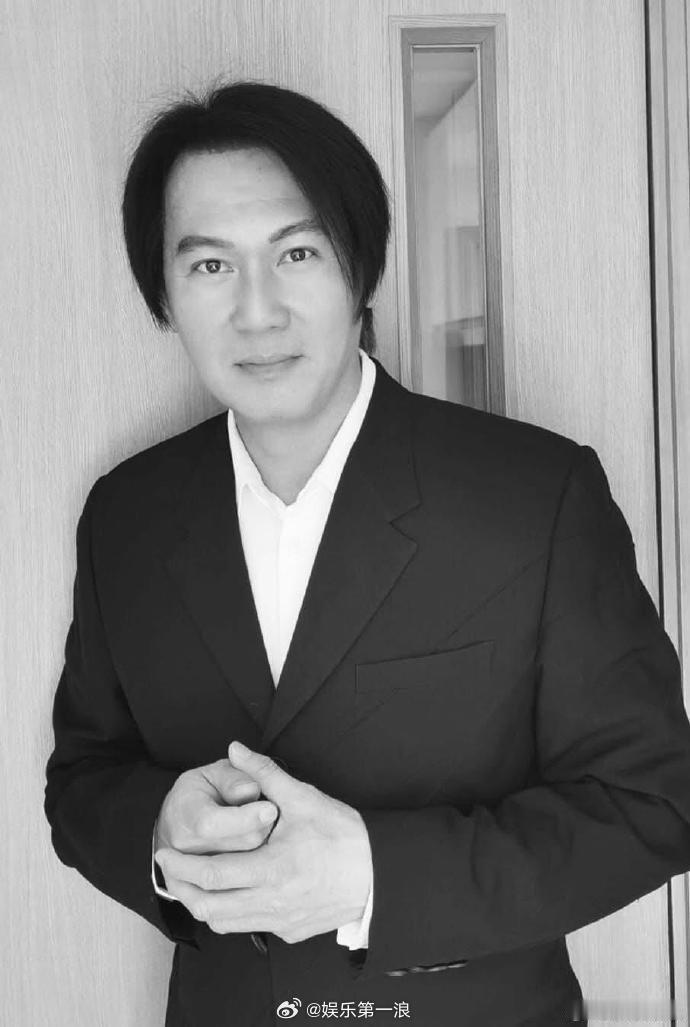 江美仪悼念甄志强据港媒，与甄志强曾于亚视共事的江美仪，在甄志强离世消息传出后，