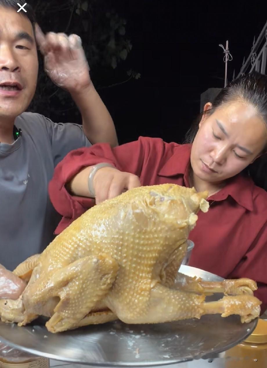小故事！今天李家她开直播卖麻酱直播间里闹哄哄的格外热闹可是直播