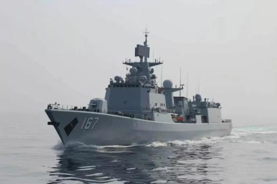 一次，金一南曾经被问：“为什么英国宁愿归还富得流油的香港，却以损失6艘军舰、10