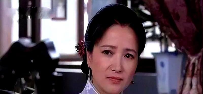 骂何晴“杨九红演得软”就对了。这才是郭宝昌冒天下之大不韪，非用这张“仙女脸”的