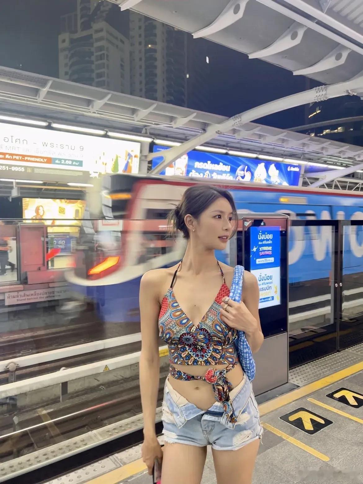 蔡卓宜回应不扣裤子蔡卓宜因为发布了没拉裤链的视频，引起非议，她大方回应：“裤子