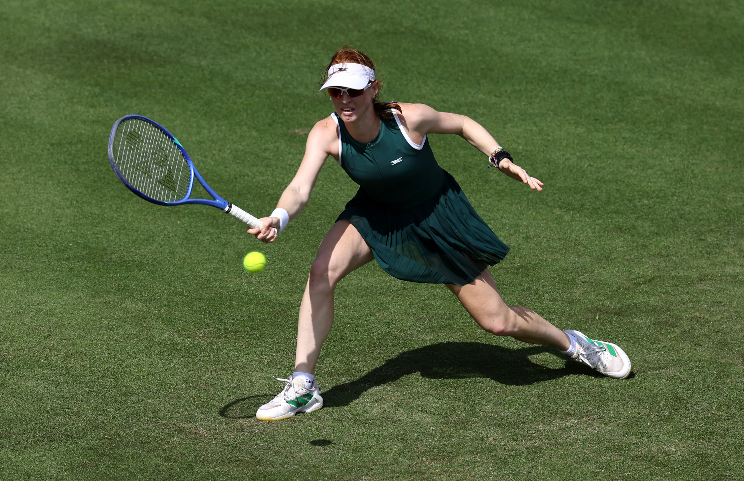 WTA250伊斯特本站第二轮，19岁的小将乔恩特虽然在决胜盘5-2领先的情况下错